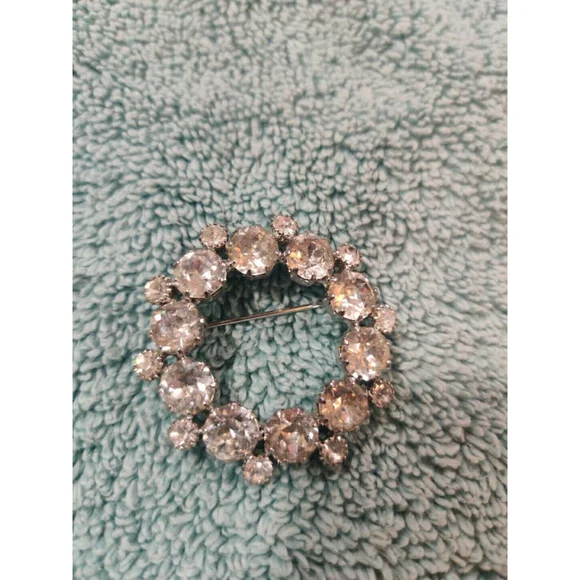 Vintage Double wreath Rhinestone Broch - Picture 1 of 4